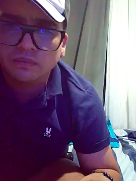 Snapshot of Alesandro0995 chatting on 06-16-26, 09:20 Alesandro0995 online show from 06-16-26, 09:20