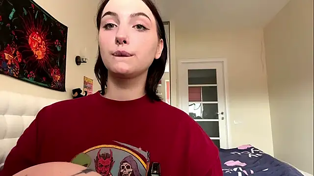 LillyPresti online show from 06-17-26, 10:25