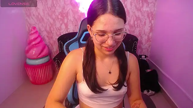 Snapshot of Lia_Rose_ch chatting on 07-10-26, 03:06 Lia Rose ch online show from 07-10-26, 03:06