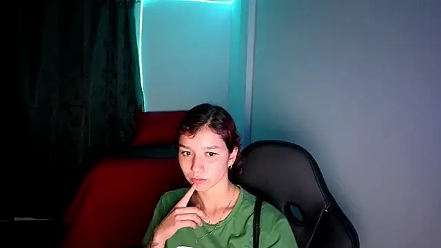 Skinny queen 20 online show from 06-19-26, 01:00