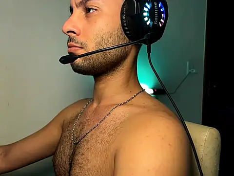 LEVIAVILA online show from 06-17-26, 04:50
