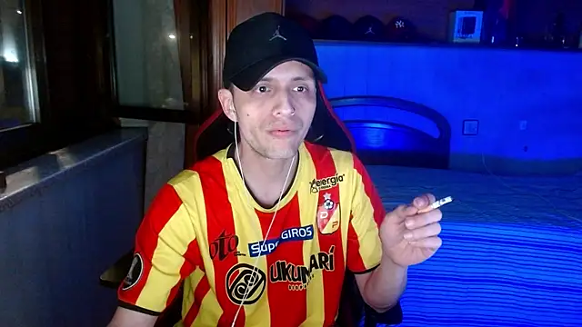 latino with hard cock online show from 06-17-26, 08:41