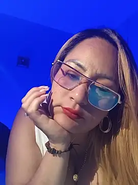 Chikyardiente2068 online show from 06-19-26, 01:33