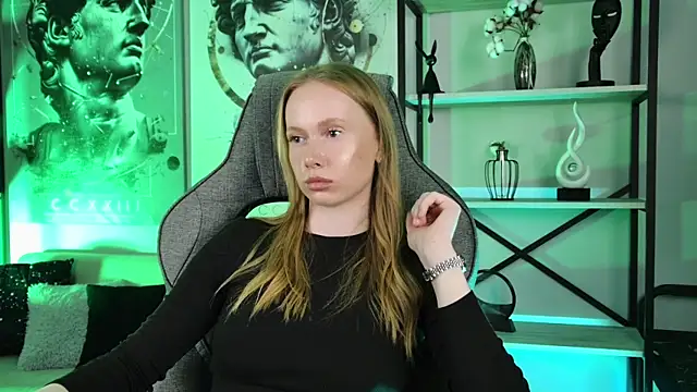 BellaRosewood online show from 07-18-26, 11:19