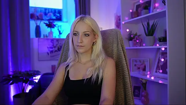 Snapshot of Lucy_Cutie_ chatting on 07-18-26, 06:16 Lucy Cutie online show from 07-18-26, 06:16