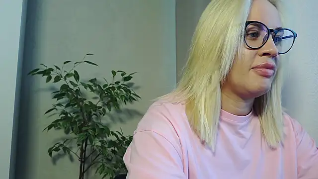 Snapshot of MariaTravel chatting on 07-20-26, 01:46 MariaTravel online show from 07-20-26, 01:46