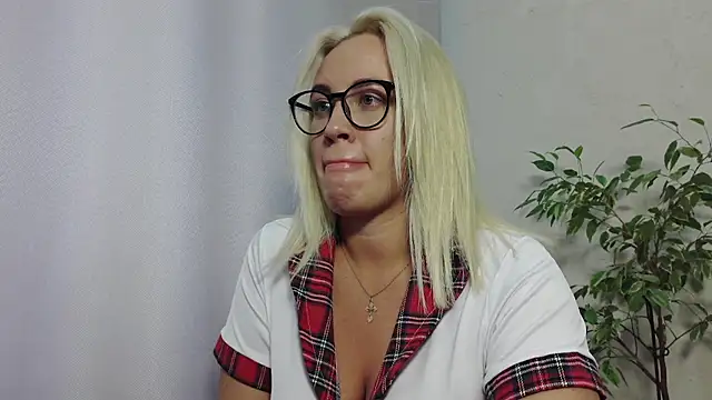 Snapshot of MariaTravel chatting on 07-17-26, 01:30 MariaTravel online show from 07-17-26, 01:30