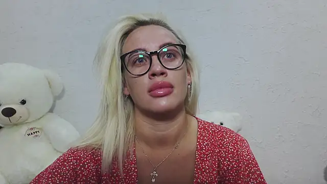 Snapshot of MariaTravel chatting on 06-19-26, 07:47 MariaTravel online show from 06-19-26, 07:47