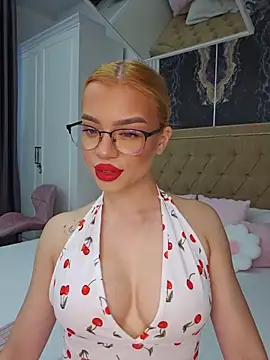 Snapshot of YasminnDoll chatting on 06-28-26, 03:46 YasminnDoll online show from 06-28-26, 03:46