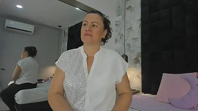 CharlotteG  online show from 07-04-26, 01:04