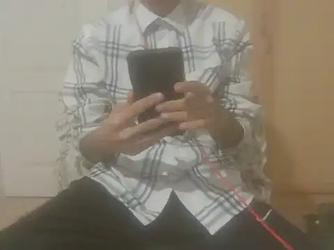 Snapshot of Rhast211 chatting on 06-18-26, 01:37 Rhast211 online show from 06-18-26, 01:37