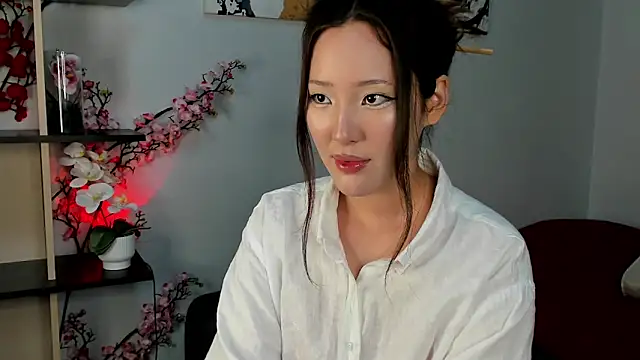 Snapshot of Lillie_sunn chatting on 06-21-26, 10:04 Lillie sunn online show from 06-21-26, 10:04