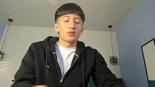 alejo leon online show from 06-19-26, 01:17