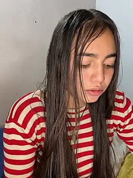 Julia valentina online show from 07-05-26, 01:32