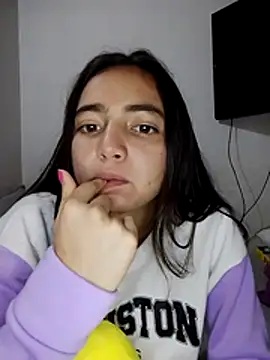 Julia valentina online show from 07-21-26, 03:30