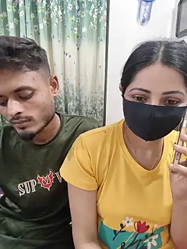 Snapshot of Couple-202 chatting on 06-18-26, 08:03 Couple-202 online show from 06-18-26, 08:03
