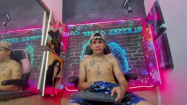 jayy18  online show from 06-18-26, 04:22