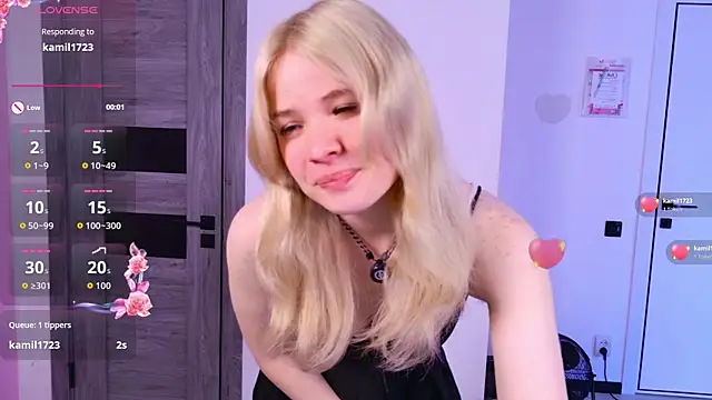Snapshot of ChloeWells chatting on 06-27-26, 03:45 ChloeWells online show from 06-27-26, 03:45