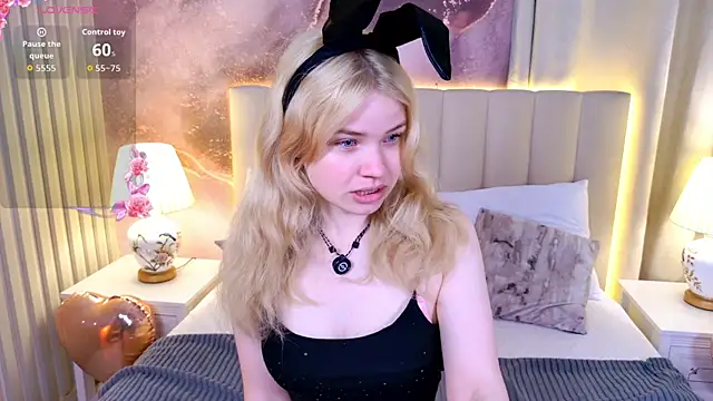 Snapshot of ChloeWells chatting on 07-11-26, 03:29 ChloeWells online show from 07-11-26, 03:29