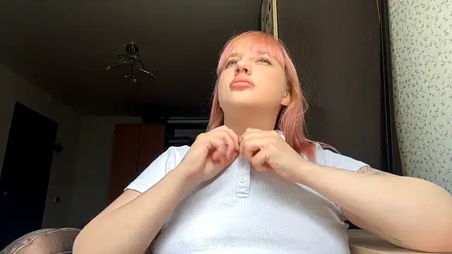 ZadaSnyder online show from 06-19-26, 07:03