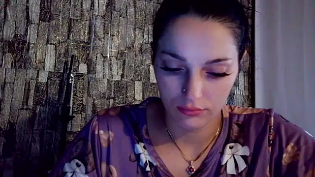 Ellara- online show from 06-19-26, 01:06