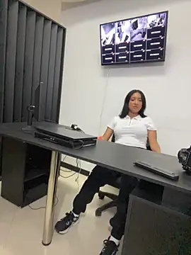 Julieta Vegaax online show from 06-19-26, 03:12