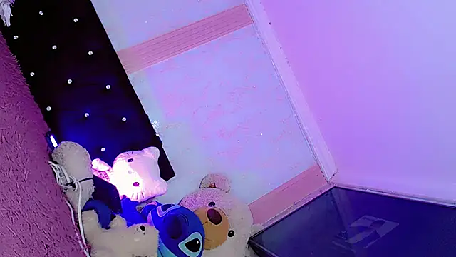 Snapshot of HeidiVanessa chatting on 07-26-26, 02:35 HeidiVanessa online show from 07-26-26, 02:35