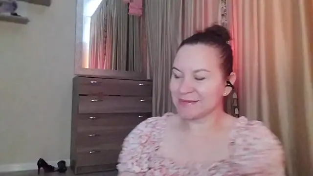 Lauralison online show from 07-18-26, 02:25