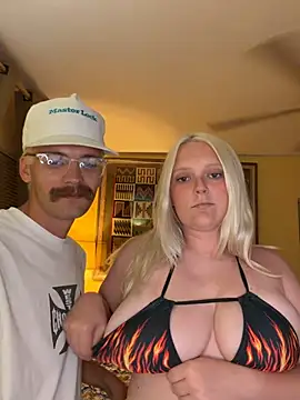 Snapshot of Blondebarbie21 chatting on 06-24-26, 08:17 Blondebarbie21 online show from 06-24-26, 08:17