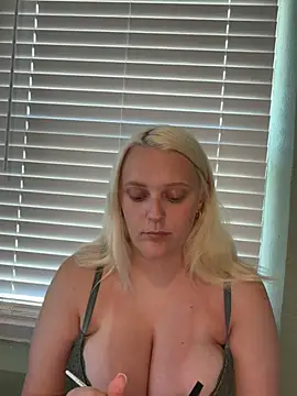 Snapshot of Blondebarbie21 chatting on 06-28-26, 07:42 Blondebarbie21 online show from 06-28-26, 07:42
