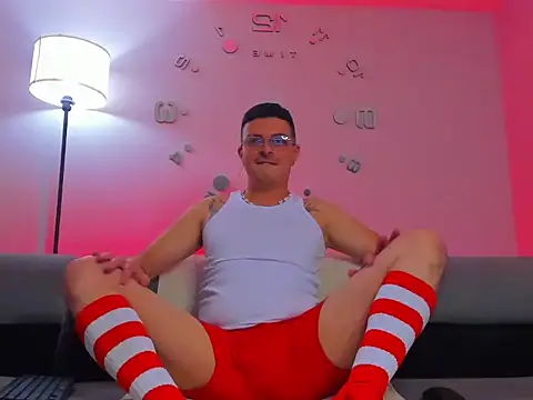Snapshot of Leo_Hunt_ chatting on 06-19-26, 04:40 Leo Hunt online show from 06-19-26, 04:40