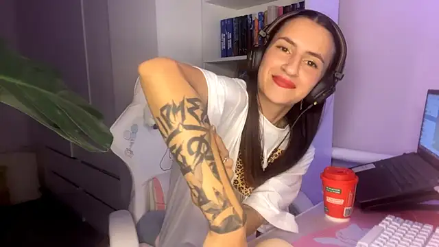 Monica Cutersseys online show from 06-19-26, 05:52