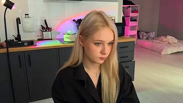 Snapshot of MichelleMargiela chatting on 07-12-26, 08:15 MichelleMargiela online show from 07-12-26, 08:15