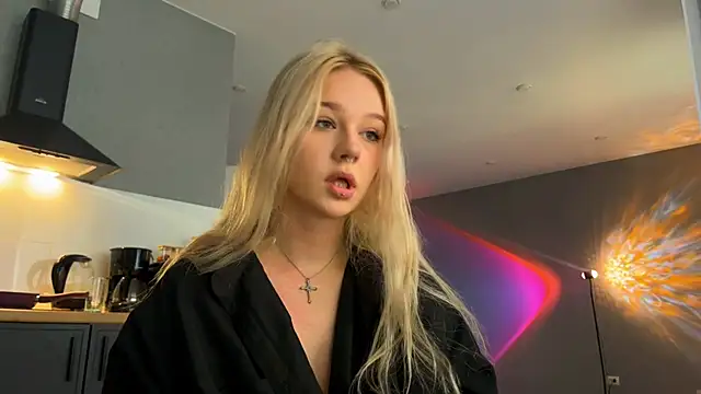 Snapshot of MichelleMargiela chatting on 08-07-26, 10:21 MichelleMargiela online show from 08-07-26, 10:21