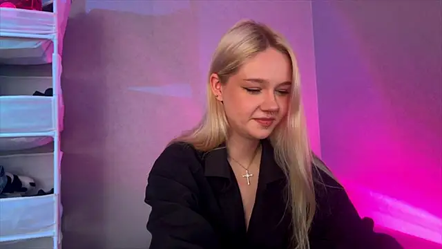 Snapshot of MichelleMargiela chatting on 06-24-26, 12:20 MichelleMargiela online show from 06-24-26, 12:20