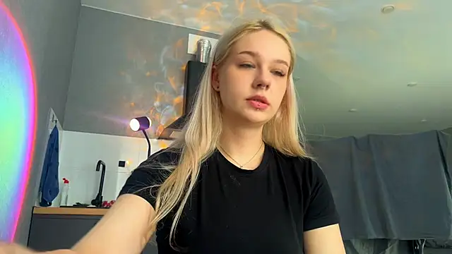 Snapshot of MichelleMargiela chatting on 08-06-26, 04:07 MichelleMargiela online show from 08-06-26, 04:07