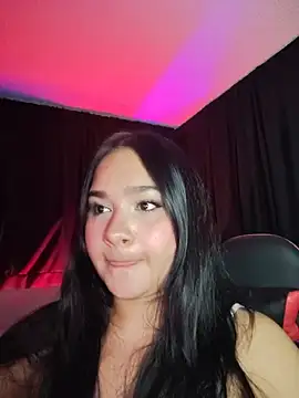 Snapshot of Yesenia26p chatting on 07-17-26, 02:31 Yesenia26p online show from 07-17-26, 02:31