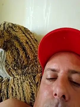 heterohotguy78 online show from 07-25-26, 08:55