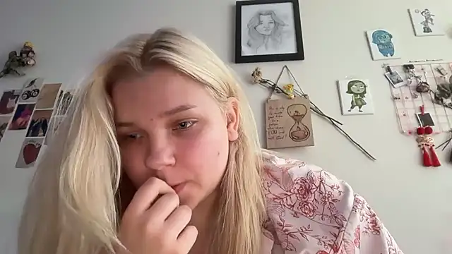 Laveliari online show from 06-21-26, 01:55
