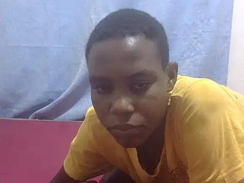 Snapshot of miss_brown_gal chatting on 06-29-26, 01:23 miss brown gal online show from 06-29-26, 01:23