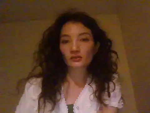 Snapshot of Calenyagi chatting on 06-28-26, 03:29 Calenyagi online show from 06-28-26, 03:29