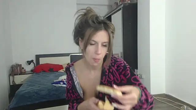 Snapshot of DedeSibel chatting on 02-25-25, 02:37 DedeSibel online show from 02-25-25, 02:37