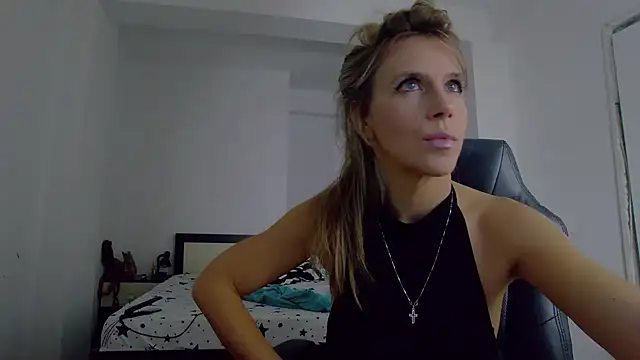 Snapshot of DedeSibel chatting on 10-19-25, 03:48 DedeSibel online show from 10-19-25, 03:48