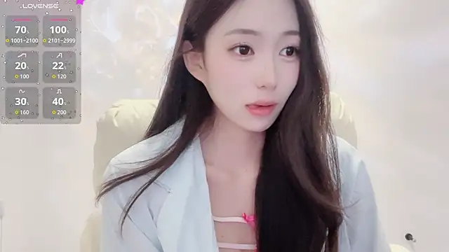 Snapshot of Youyou-000 chatting on 07-19-26, 02:03 Youyou-000 online show from 07-19-26, 02:03