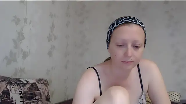 Snapshot of Foxyy_Helen chatting on 06-29-26, 05:23 Foxyy Helen online show from 06-29-26, 05:23