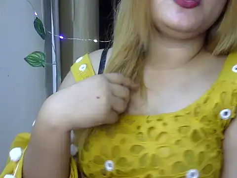 Snapshot of Sexyy_Sana chatting on 07-14-26, 07:53 Sexyy Sana online show from 07-14-26, 07:53