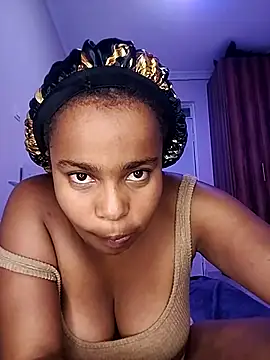 Snapshot of CurvyCharmsTush chatting on 08-06-26, 10:05 CurvyCharmsTush online show from 08-06-26, 10:05