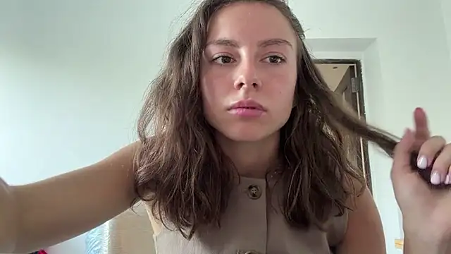 Snapshot of Monicaqte chatting on 08-03-26, 04:35 Monicaqte online show from 08-03-26, 04:35