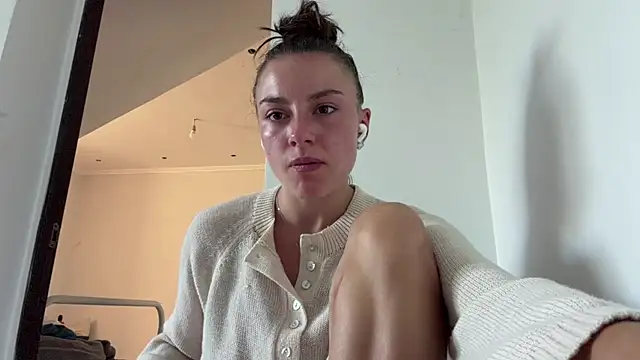 Snapshot of Monicaqte chatting on 07-26-26, 04:14 Monicaqte online show from 07-26-26, 04:14