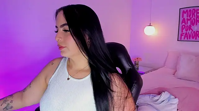 Snapshot of camilaa7 chatting on 07-11-26, 07:19 camilaa7 online show from 07-11-26, 07:19